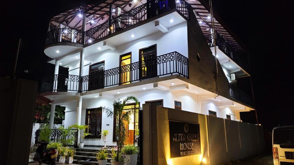 Alffa Guest Inn Trincomalee Ngoại thất bức ảnh